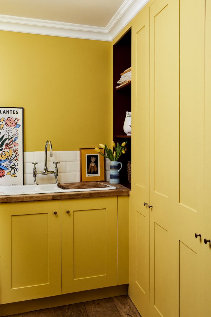 رنگ زرد برای کابینت آشپزخانه کوچک