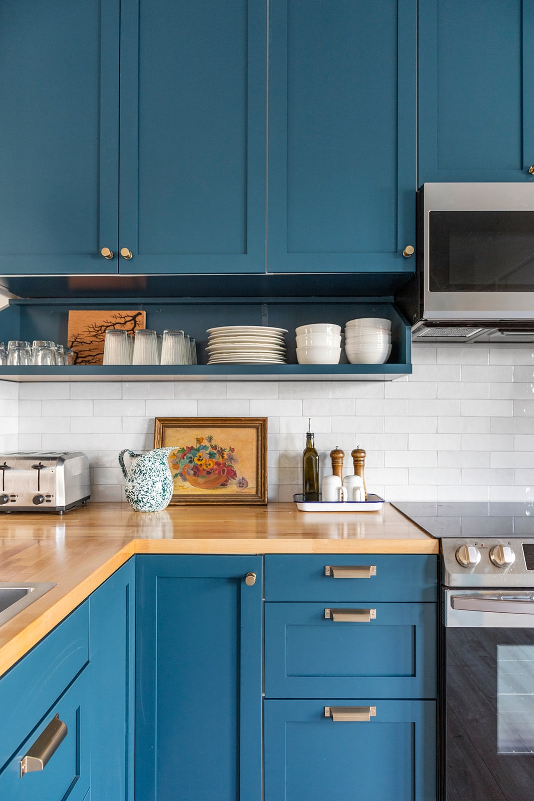 رنگ سبز آبی کابینت آشپزخانه کوچک