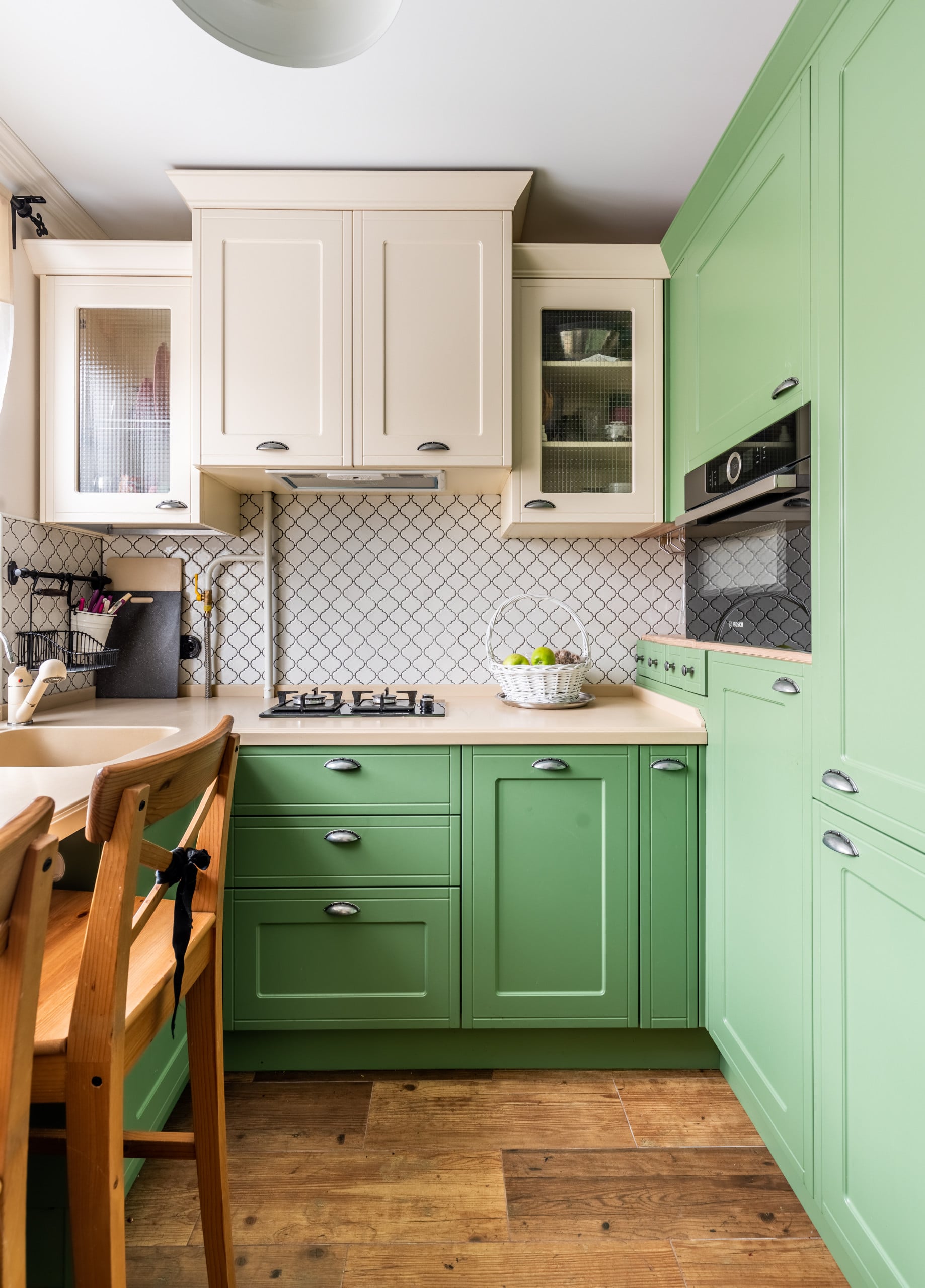 کابینت سبز و کرمی آشپزخانه مینیمال