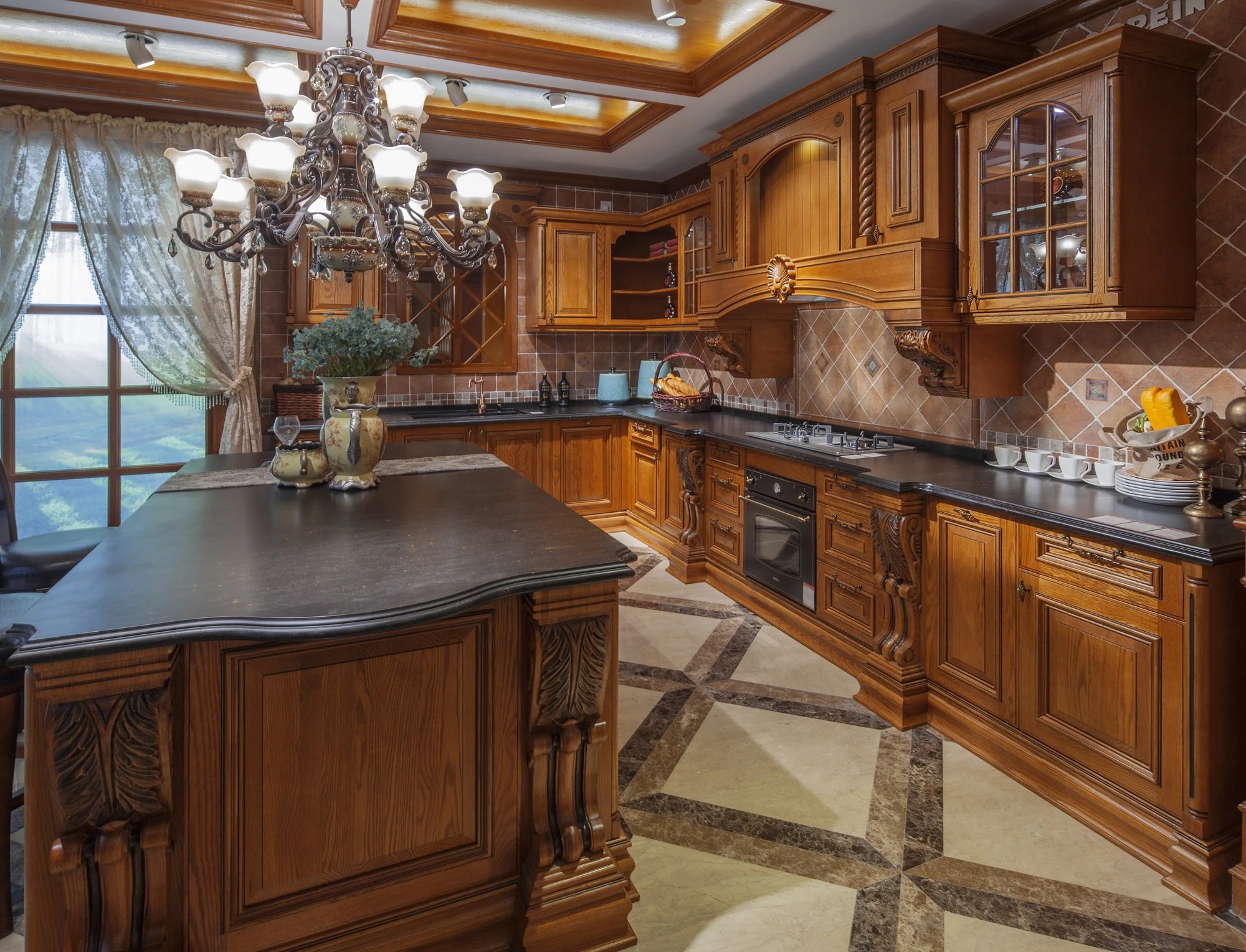 کابینت کلاسیک چوبی قهوه ای آشپزخانه بزرگ