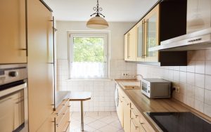 کابینت آشپزخانه کوچک پنجره دار